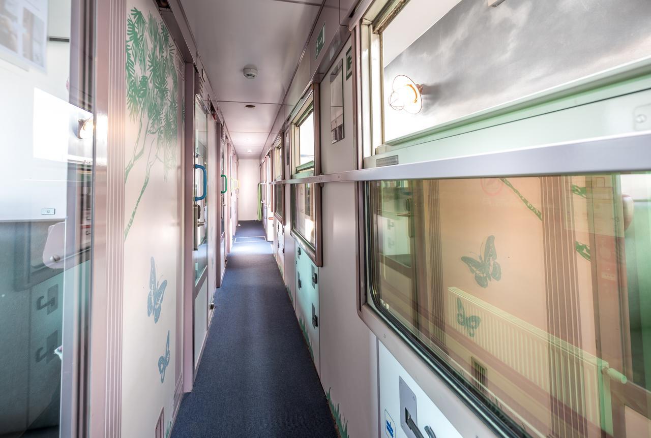 Train Cabin Hostel Брюссель Экстерьер фото